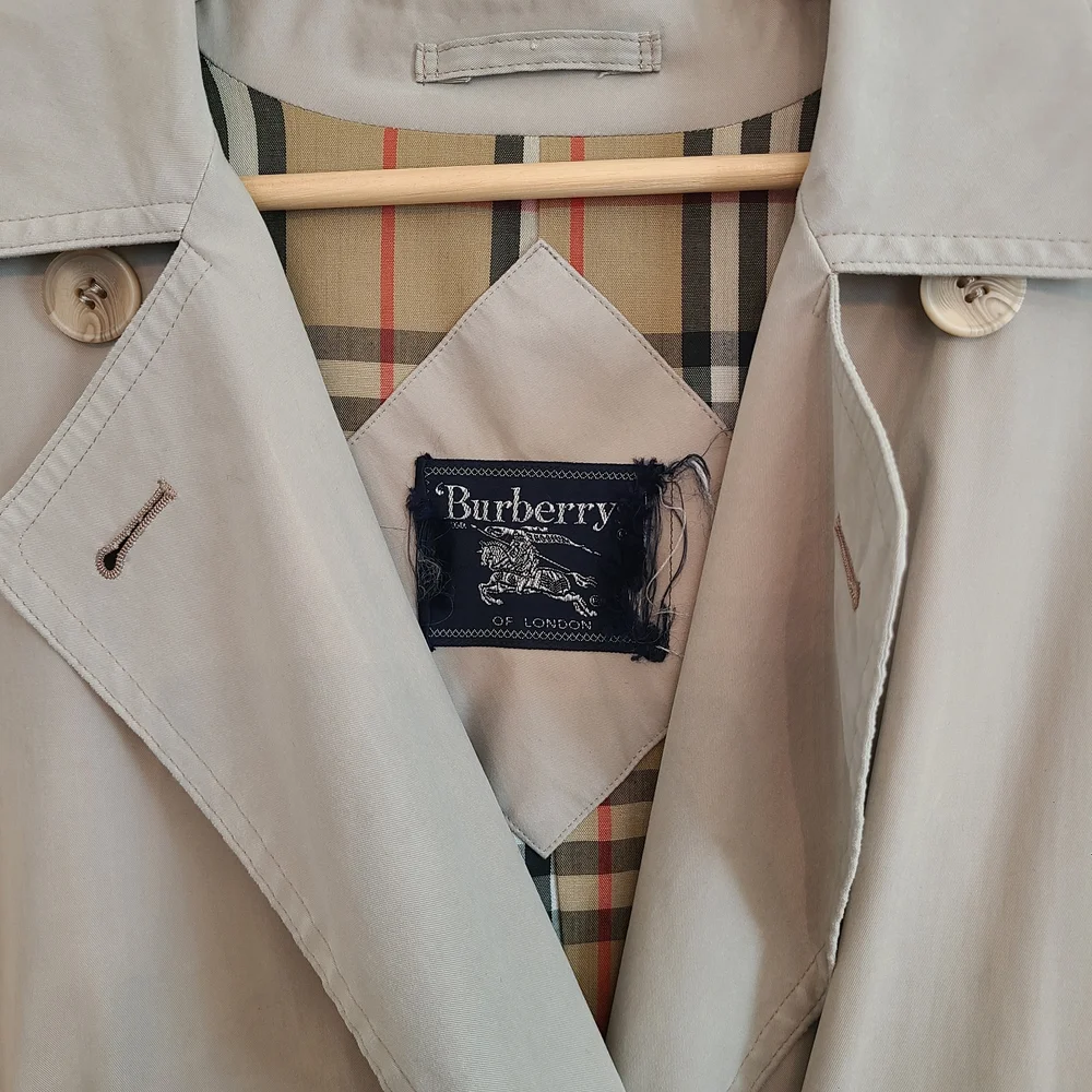 Burberry Beige Trench Coat with Classic Nova Check Lining - Picture 3 of 8
